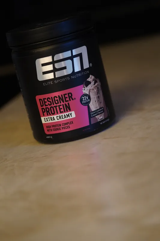 ESN Designer Protein Extra Creamy – Dark Cookies & Cream