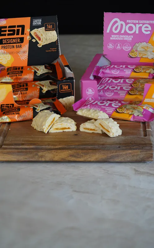 More Protein Satisbites – White Chocolate Maracuja Cream, w porównaniu, przekrojone