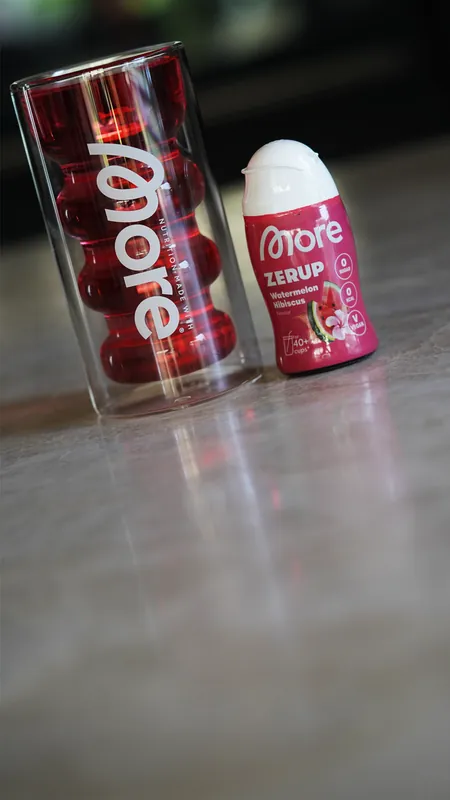 More Zerup – Watermelon Hibiscus, ze szklanką